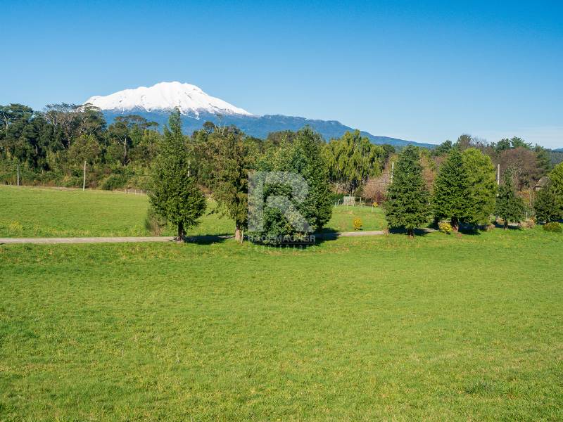 HERMOSA PARCELA EN CONDOMINIO CON VISTA VOLCANES...    