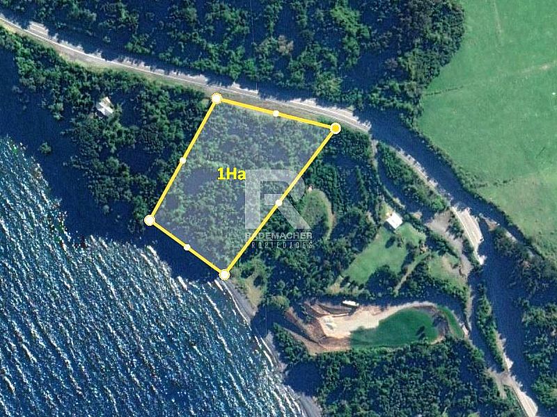 PARCELA 10.000M2 ORILLA CARRETERA CON BORDE LAGO EN CASCADAS