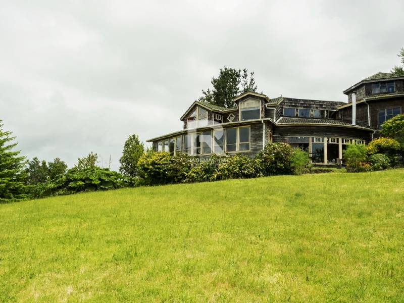 MAGNFICA CASA EN ANCUD, CHILO CON  VISTA AL MAR...  