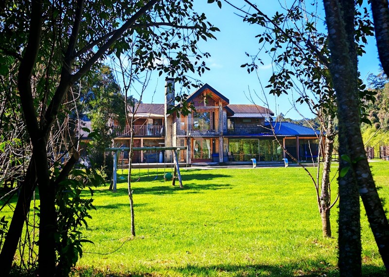 CASA CON PISCINA TEMPERADA Y ORILLA DE RO EN CHAMIZA