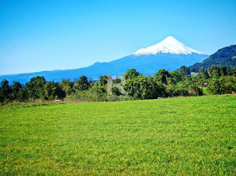 HERMOSA PARCELA CON VISTA LAGO Y VOLCAN OSORNO. OPORTUNIDAD.