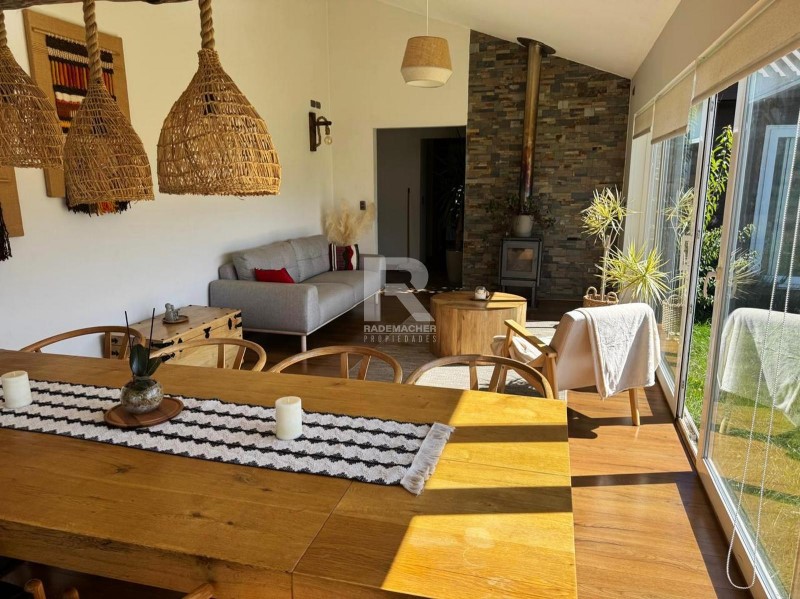 CASA DE 4 DORMITORIOS Y 3 BA�OS  EN  PARQUE IVIAN II
